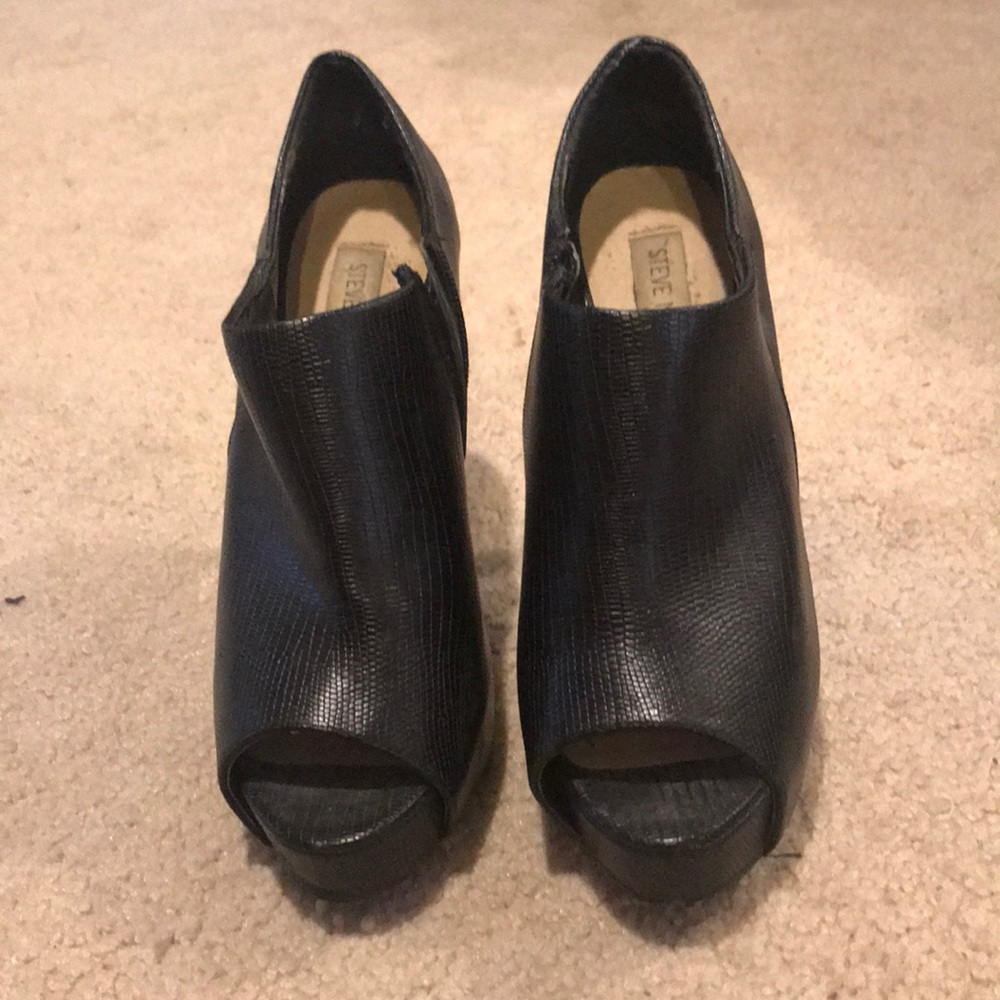 Steve Madden black booties